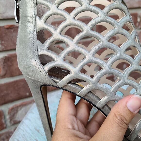 NWOT Vince Camuto Metallic Gold Silver Pewter Mermaid Sandal Open Toe Cocktail - Picture 5 of 12